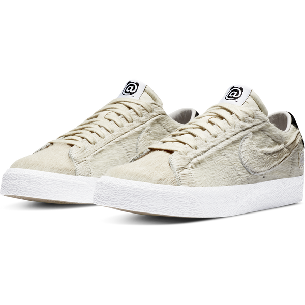 NIKE SB - ZOOM BLAZER LOW QS MEDICOM TOY LIGHT CREAM/BLACK