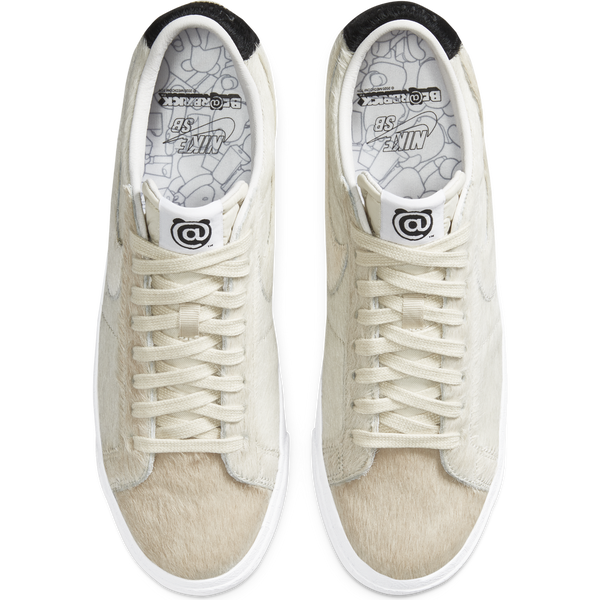 NIKE SB - ZOOM BLAZER LOW QS MEDICOM TOY LIGHT CREAM/BLACK