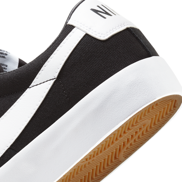 NIKE SB - ZOOM BLAZER LOW PRO GT - BLACK / WHITE