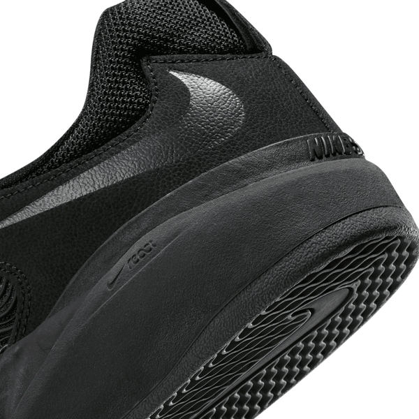 NIKE SB - ISHOD PRM TRIPLE BLACK