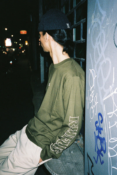 RUFUS - SCRIPT LONGSLEEVE ENGLAND KHAKI / BONE